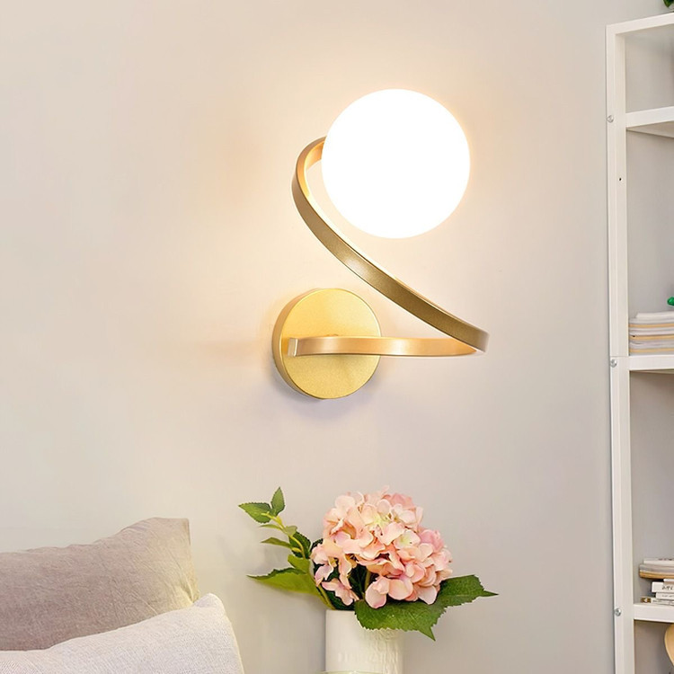 دیوارکوب فلزی؛ راهکاری ساده برای داشتن دکوری خاص و ماندگار